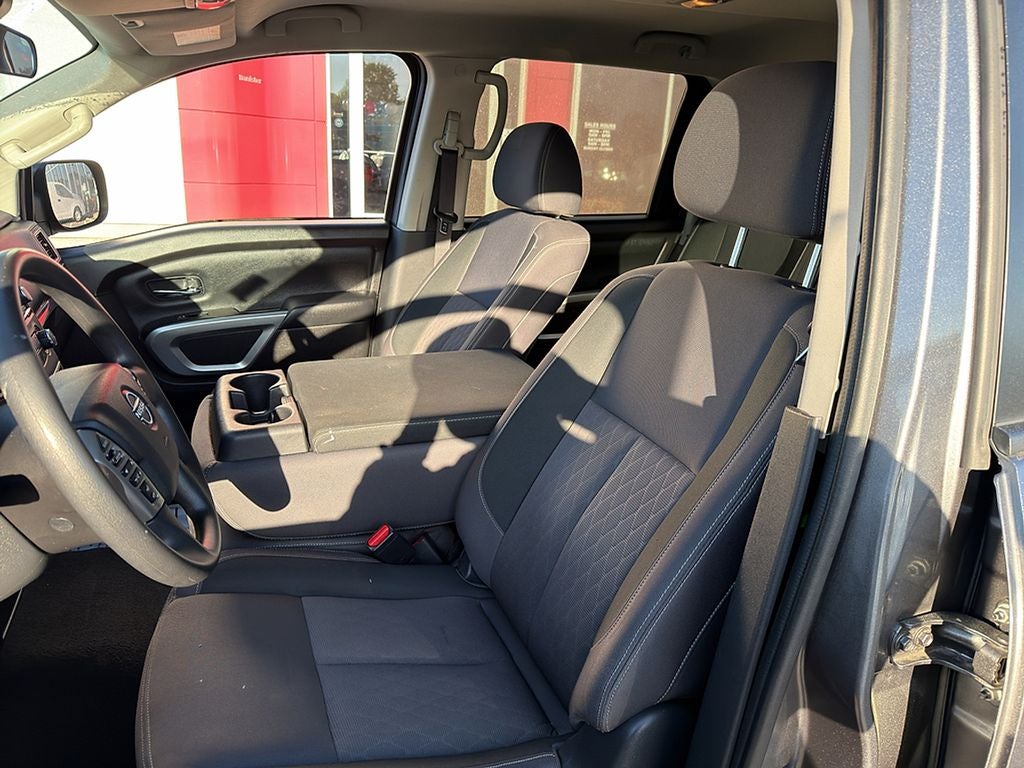 2023 Nissan Titan SV