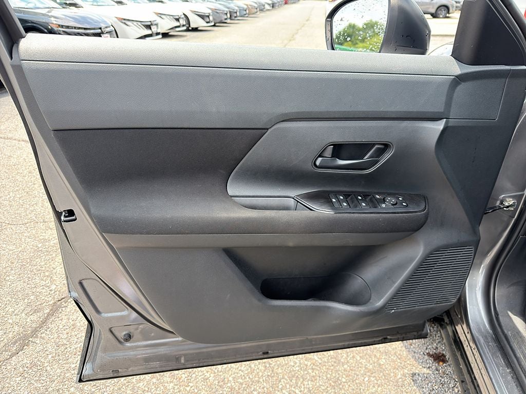 2025 Nissan Kicks S