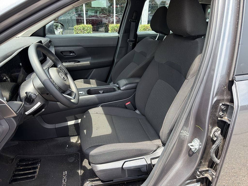 2025 Nissan Kicks S