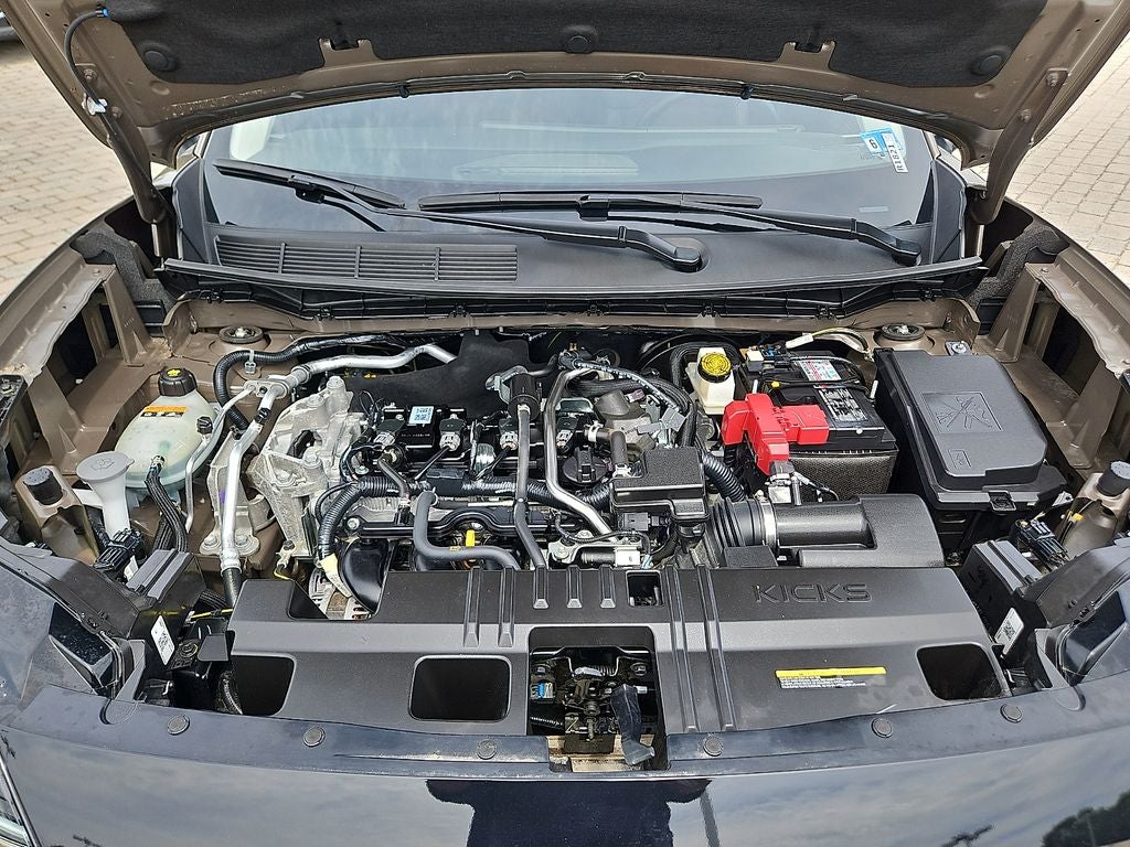 2025 Nissan Kicks SR