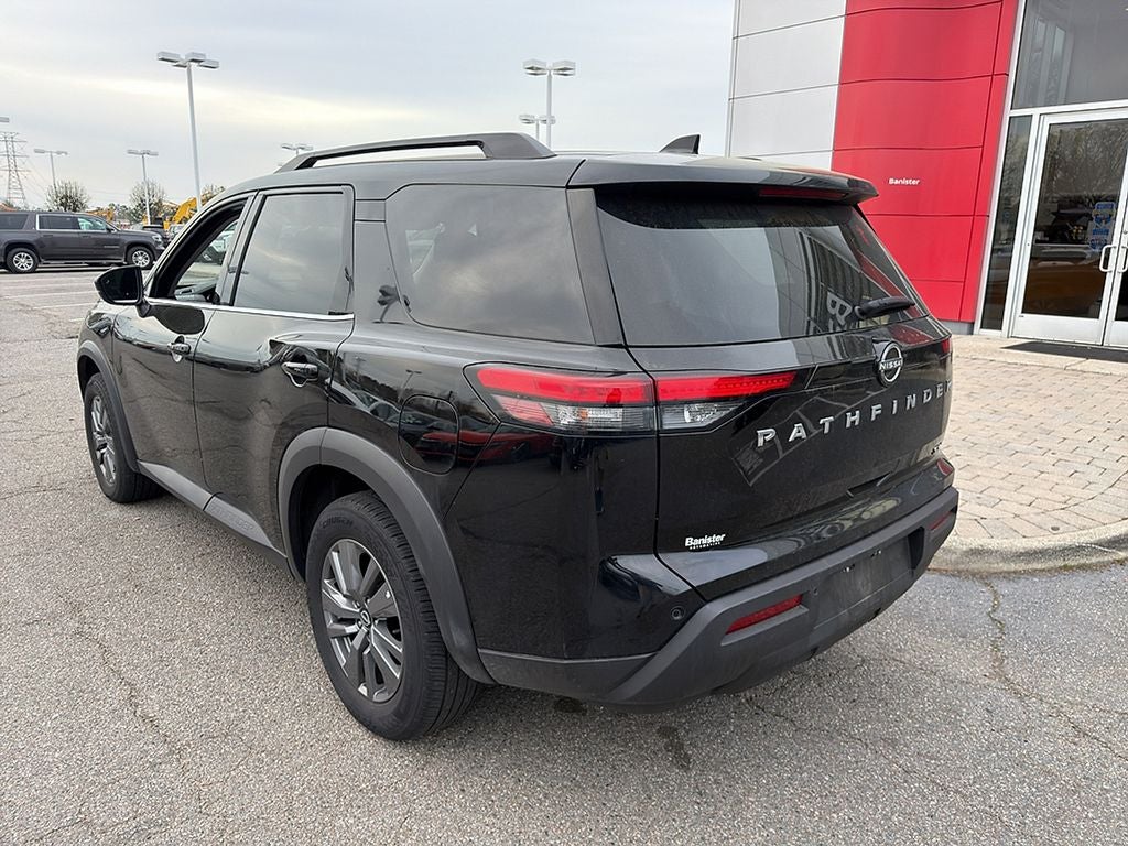 2024 Nissan Pathfinder SV