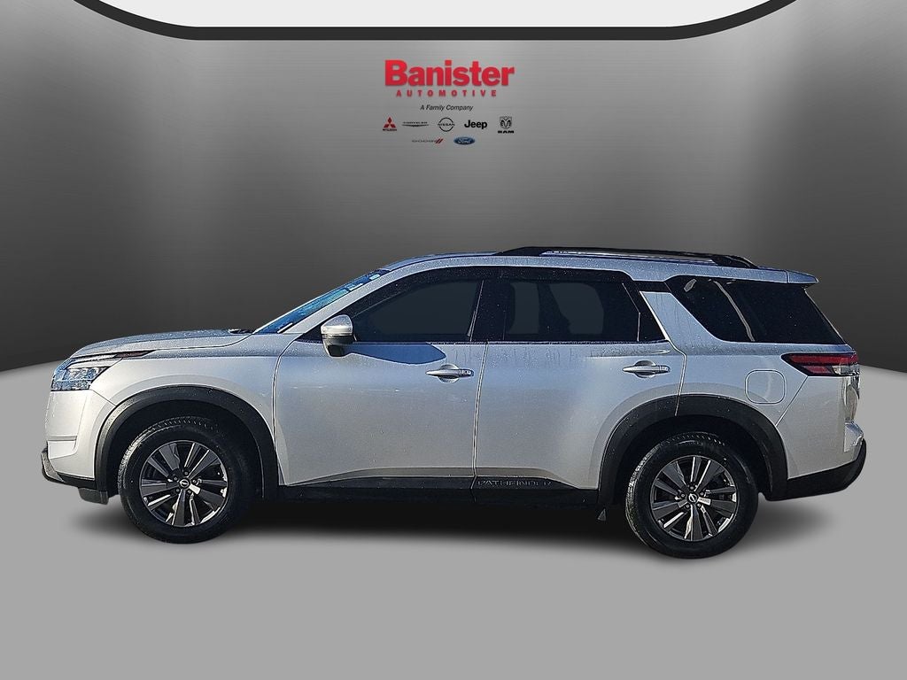 2022 Nissan Pathfinder SV