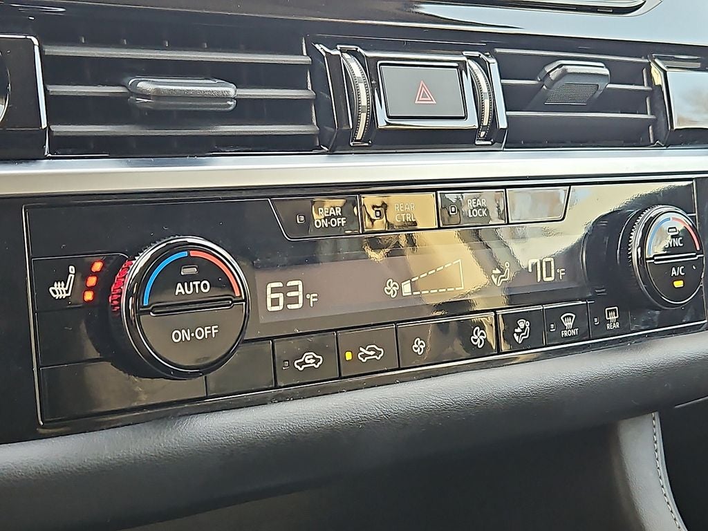 2025 Nissan Pathfinder SV