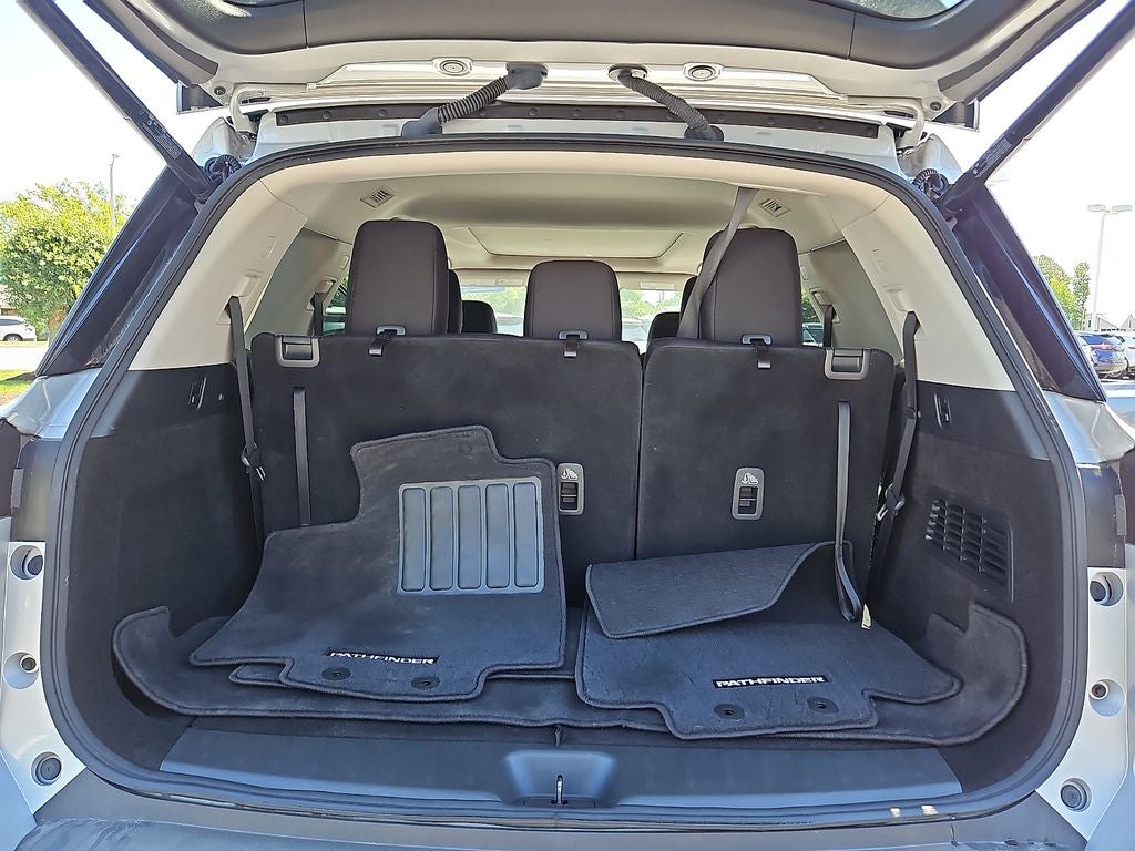 2023 Nissan Pathfinder SV