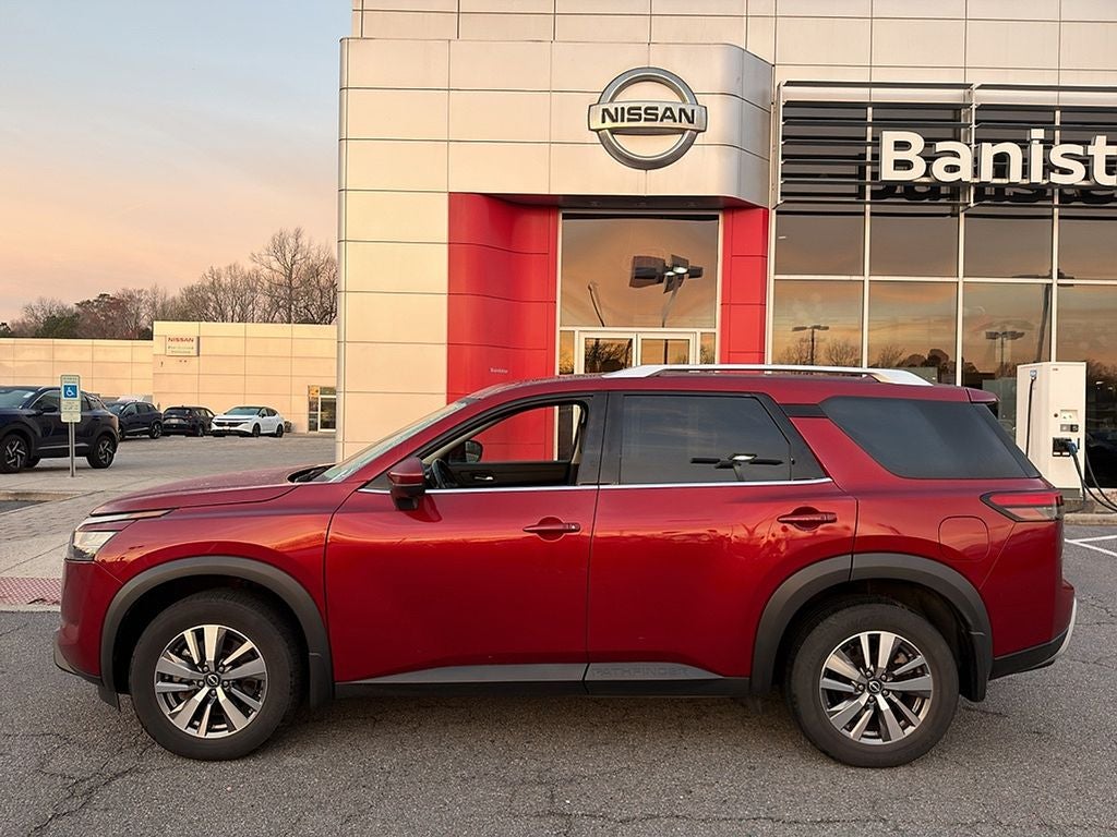 2023 Nissan Pathfinder SL