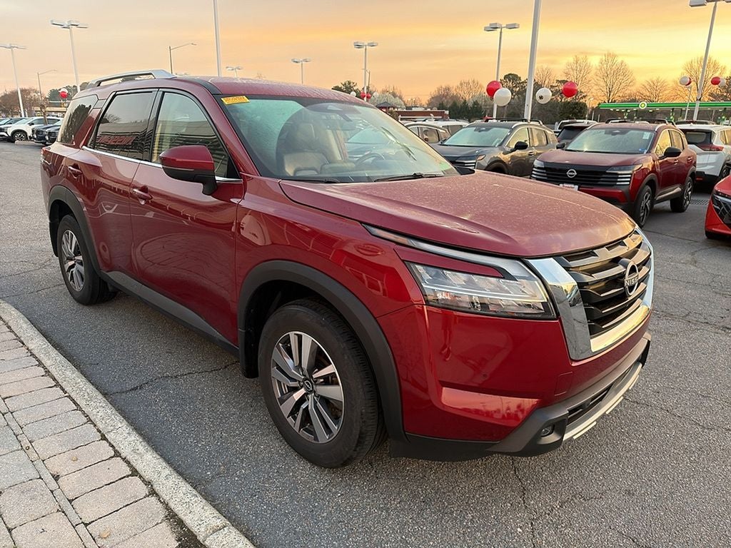 2023 Nissan Pathfinder SL