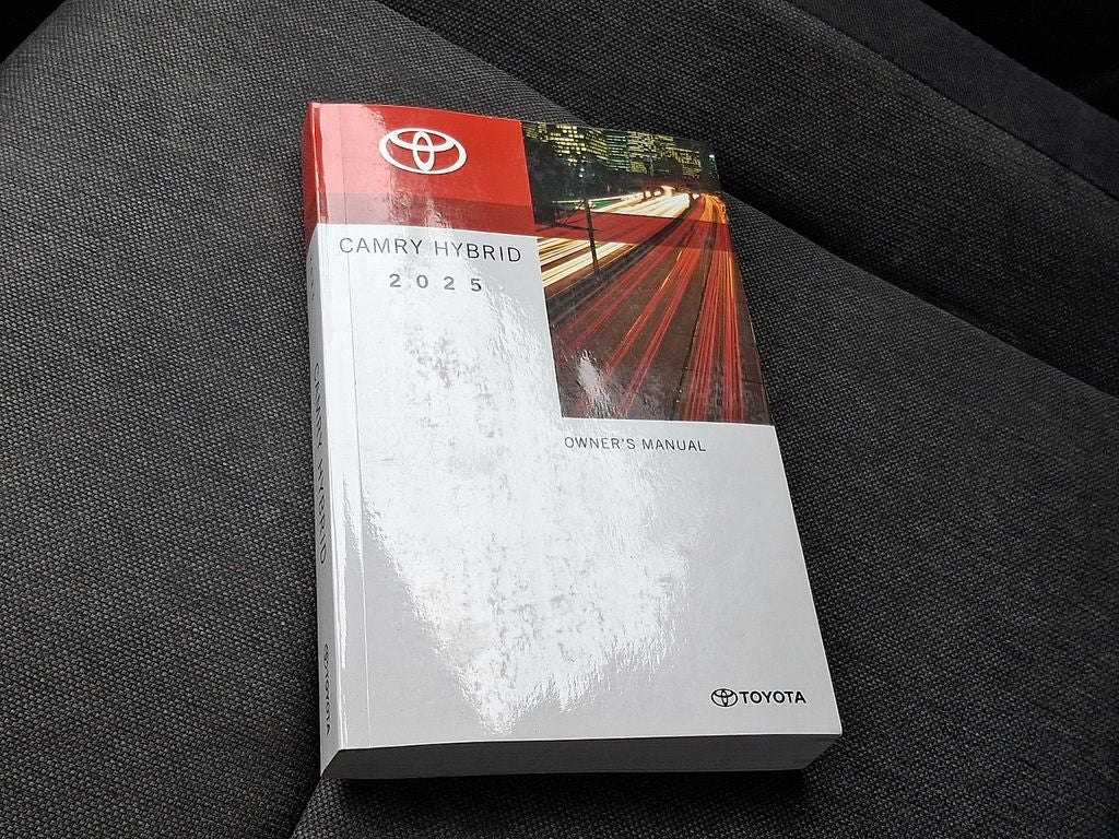 2025 Toyota Camry Hybrid LE