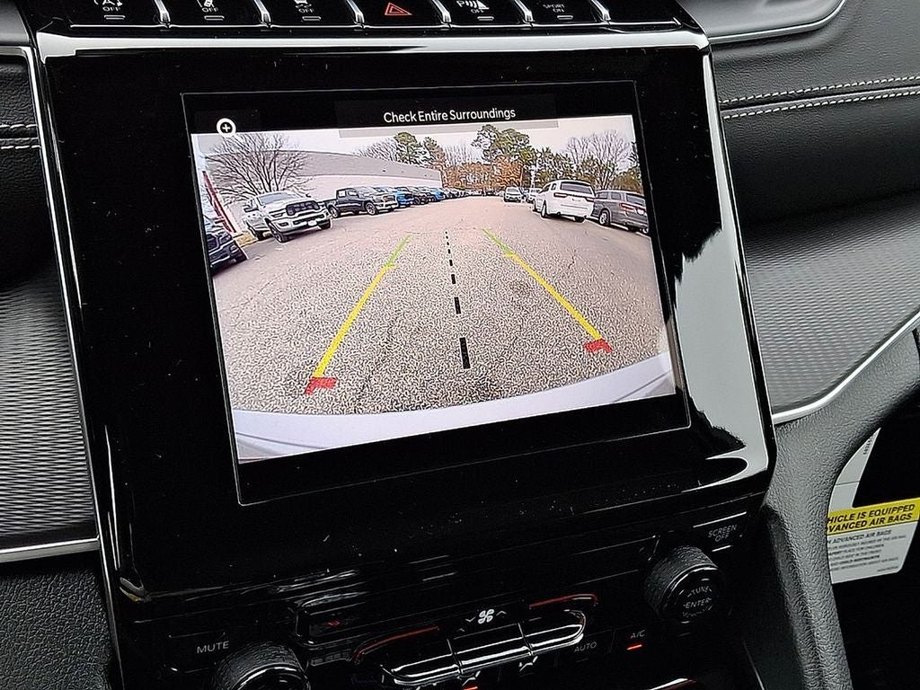 2026 Jeep Grand Cherokee Laredo
