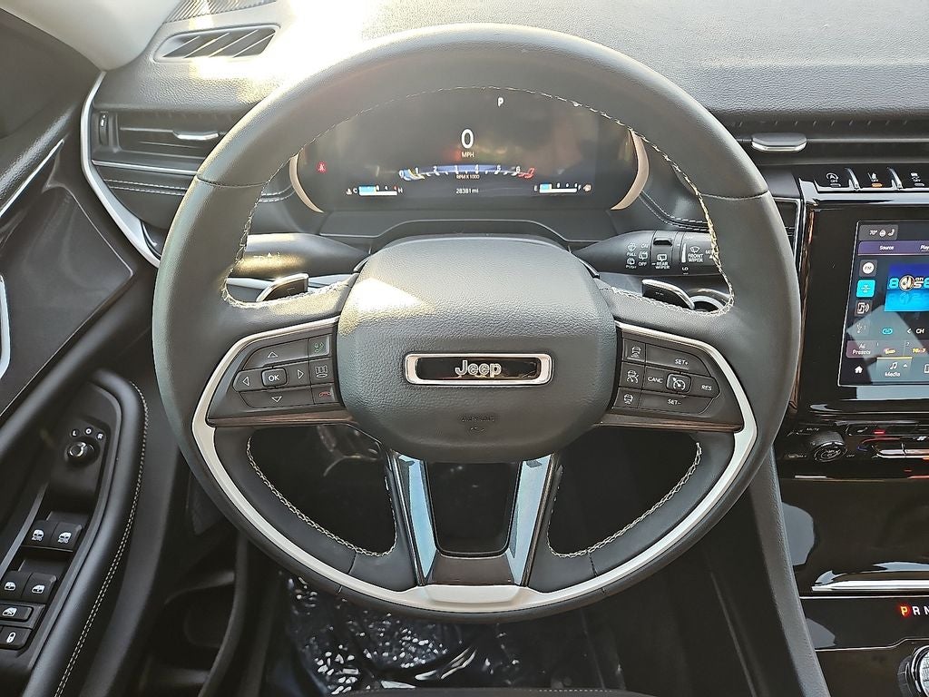 2023 Jeep Grand Cherokee L Laredo 4x4