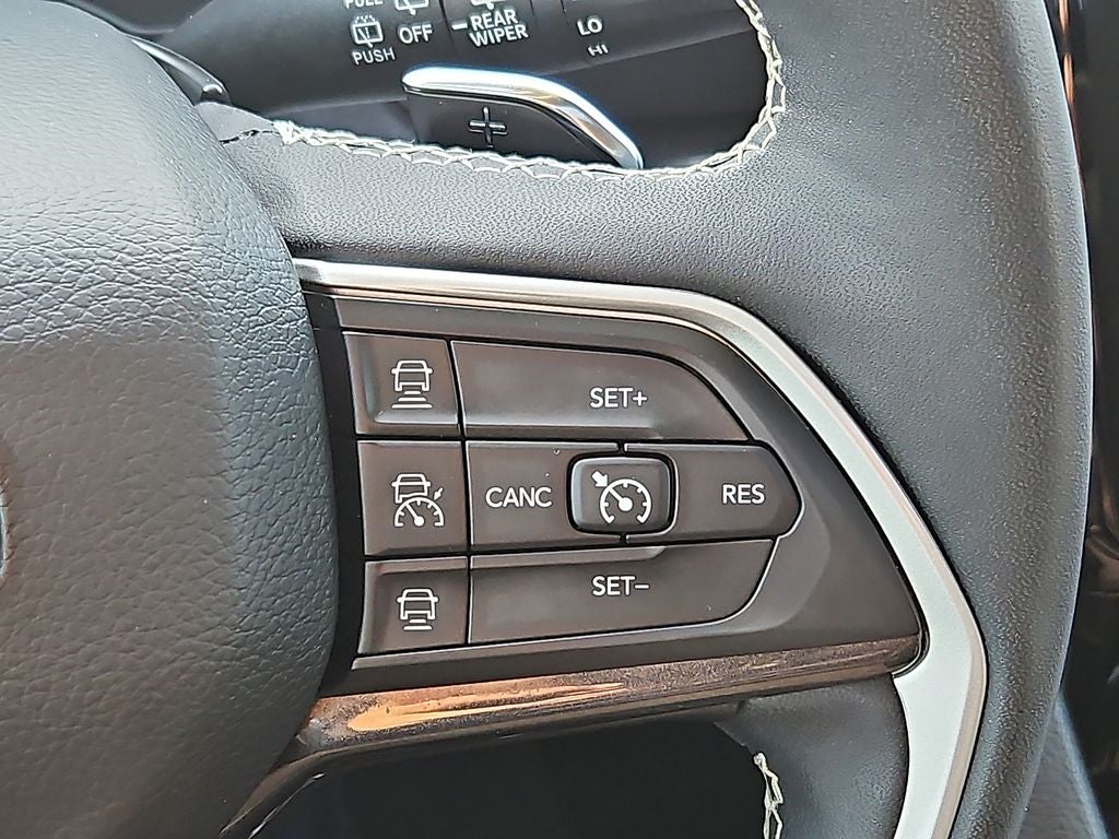 2023 Jeep Grand Cherokee L Laredo 4x4