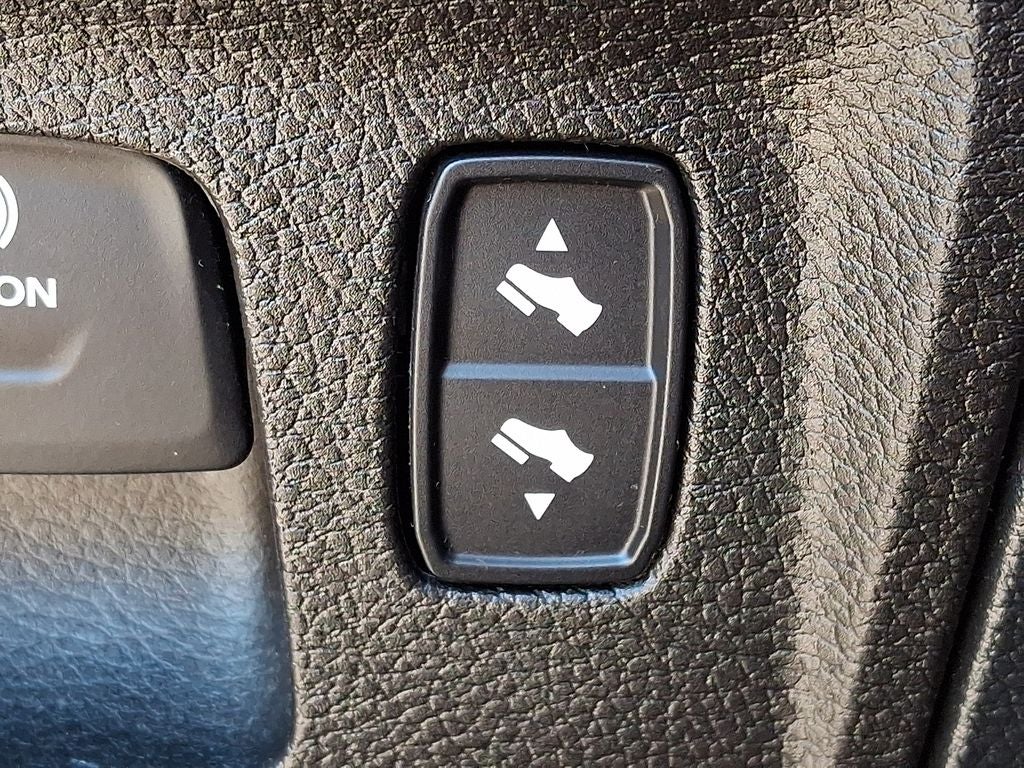 2021 RAM 1500 Big Horn Crew Cab 4x4 5'7' Box