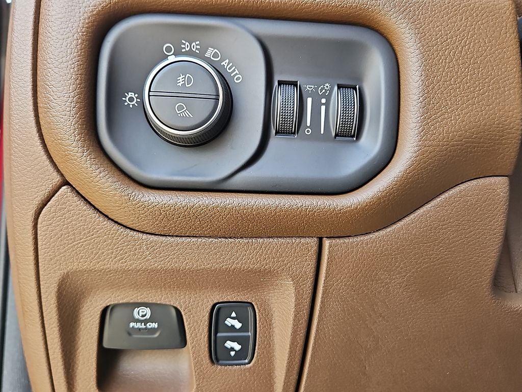 2021 RAM 1500 Laramie Crew Cab 4x4 5'7' Box