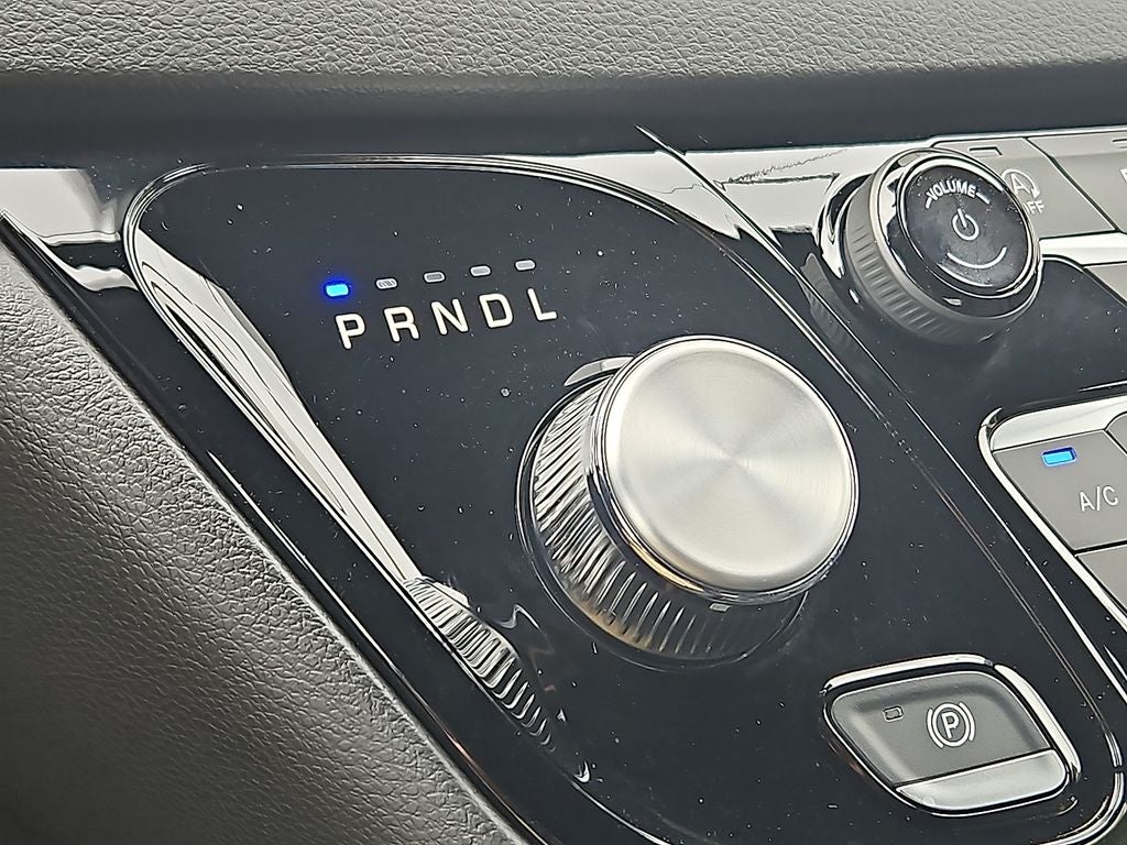 2025 Chrysler Voyager LX