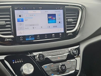 2025 Chrysler Voyager LX