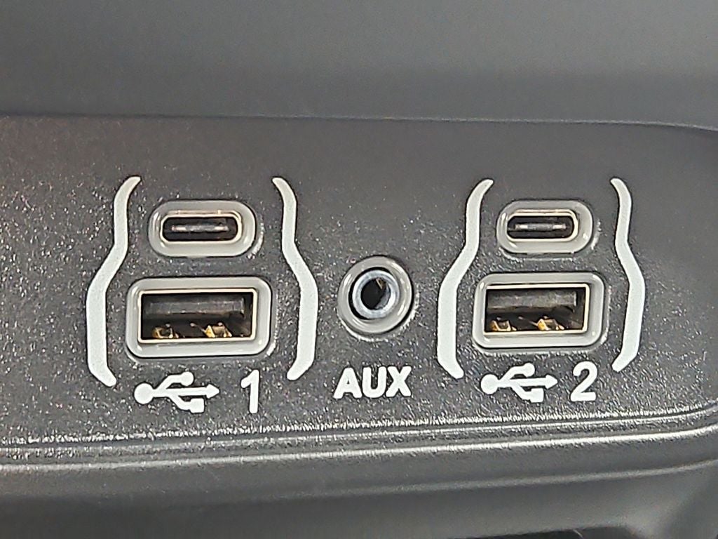 2025 Chrysler Voyager LX