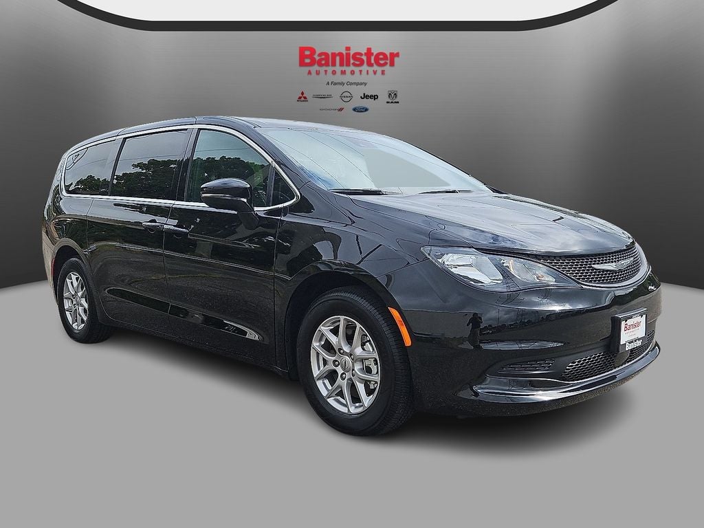 2025 Chrysler Voyager LX