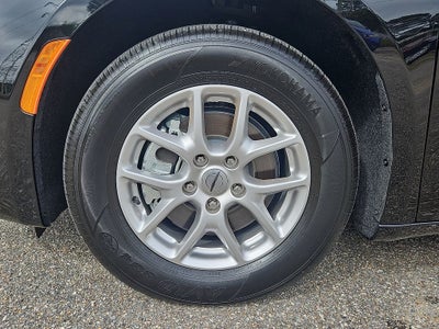 2025 Chrysler Voyager LX