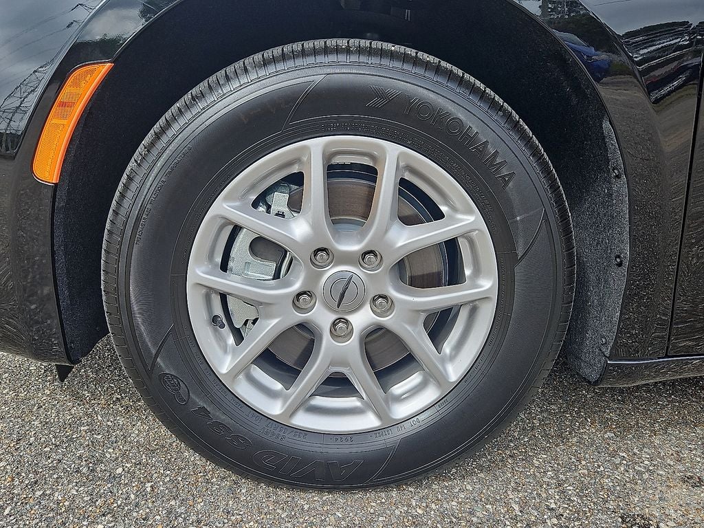 2025 Chrysler Voyager LX