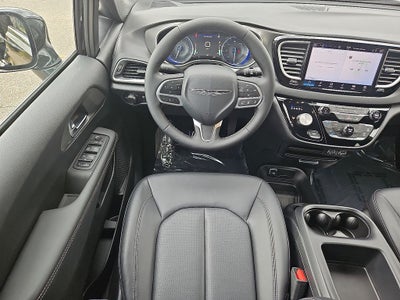 2025 Chrysler Voyager LX