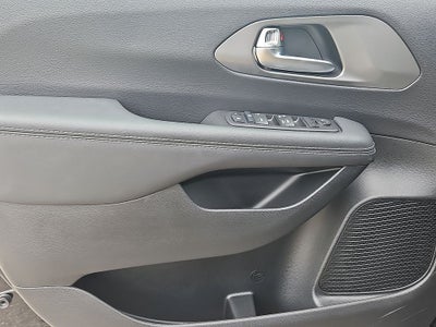 2025 Chrysler Voyager LX