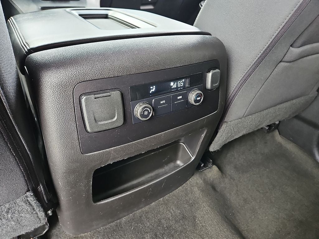 2016 Chevrolet Suburban LS - Photo 12