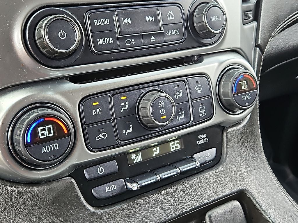 2016 Chevrolet Suburban LS - Photo 17