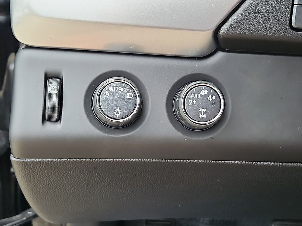 2016 Chevrolet Suburban LS - Photo 23
