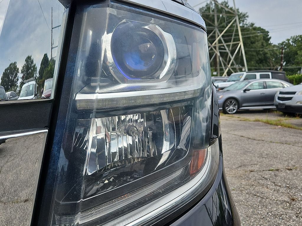 2016 Chevrolet Suburban LS - Photo 9