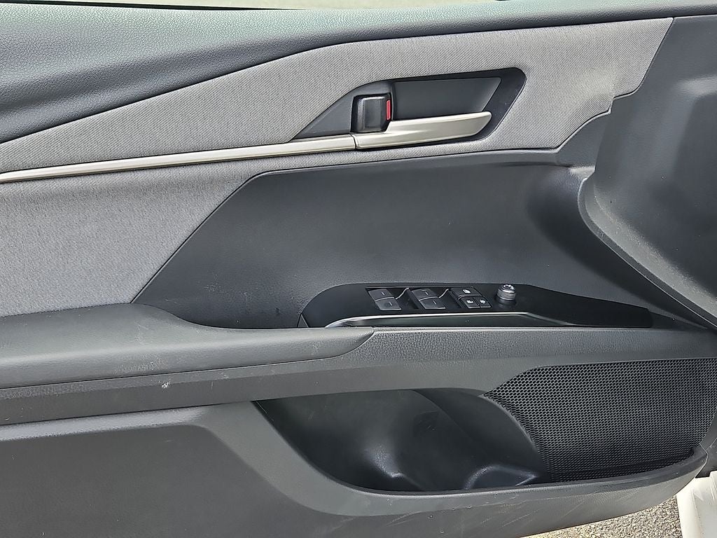 2025 Toyota Camry Hybrid LE