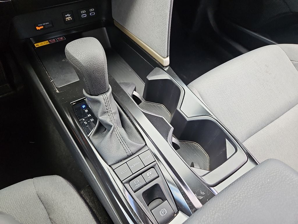 2025 Toyota Camry Hybrid LE