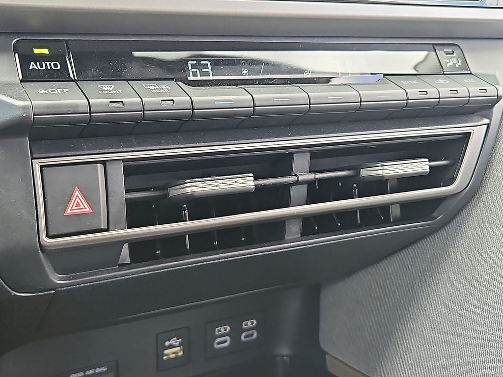 2025 Toyota Camry Hybrid LE