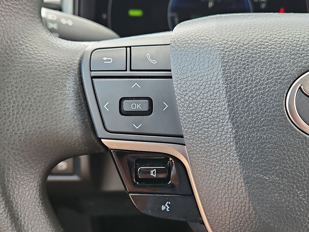 2025 Toyota Camry Hybrid LE