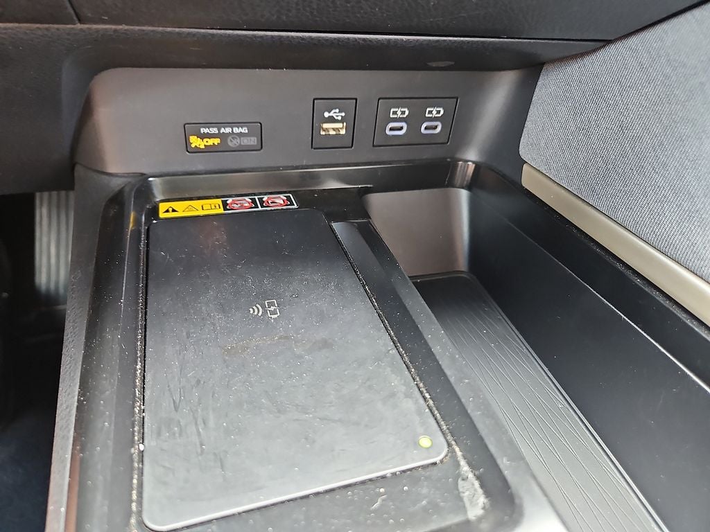 2025 Toyota Camry Hybrid LE
