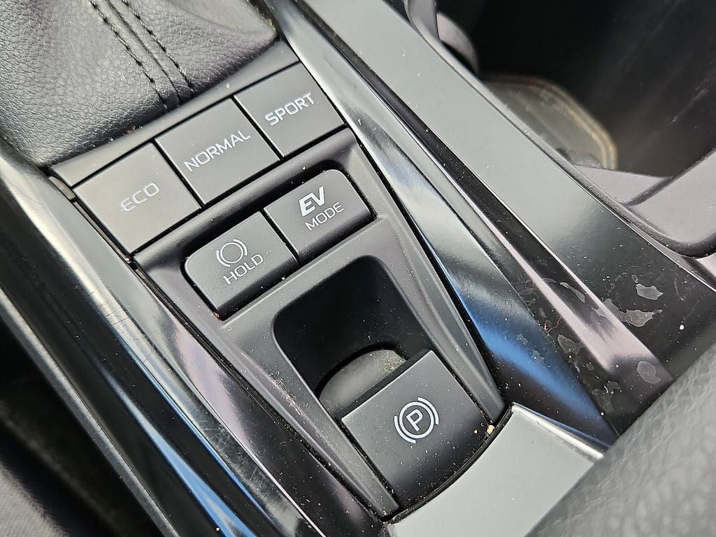 2025 Toyota Camry Hybrid LE