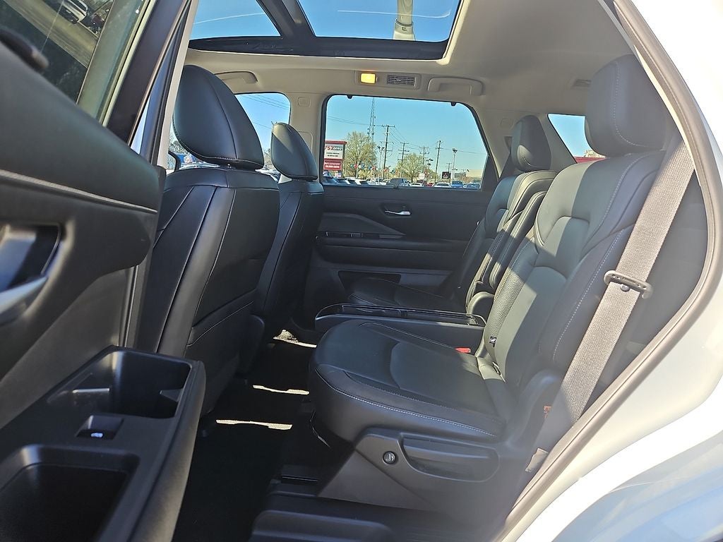 2022 Nissan Pathfinder SL