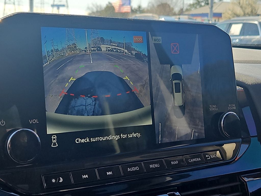 2022 Nissan Pathfinder SL