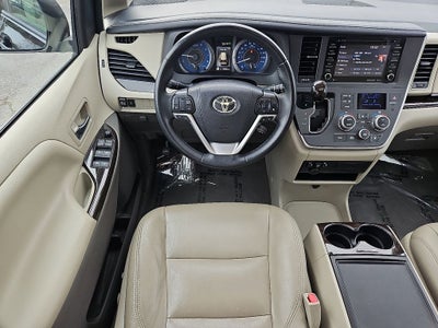 2020 Toyota Sienna XLE