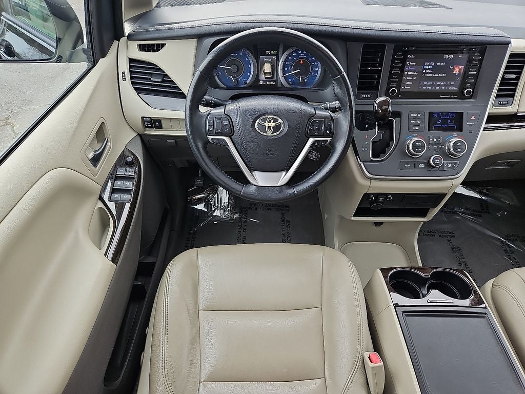 2020 Toyota Sienna XLE