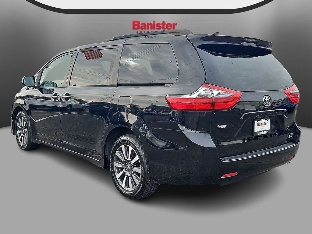 2020 Toyota Sienna XLE