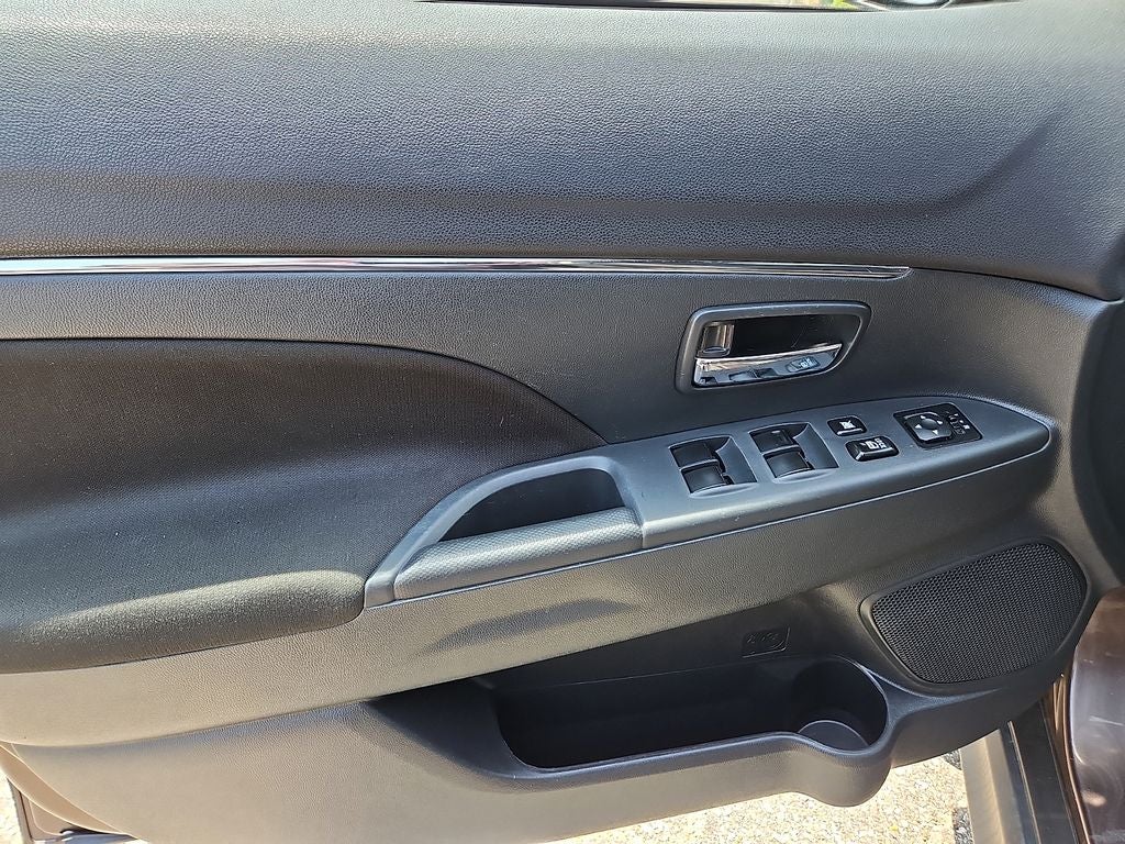 2023 Mitsubishi Outlander Sport LE