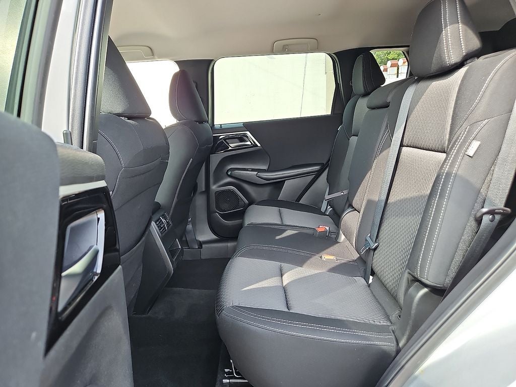 2022 Mitsubishi Outlander ES