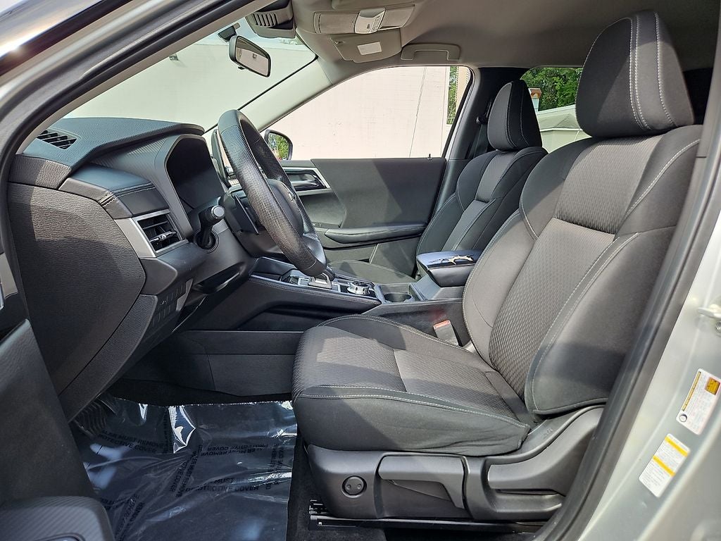 2022 Mitsubishi Outlander ES