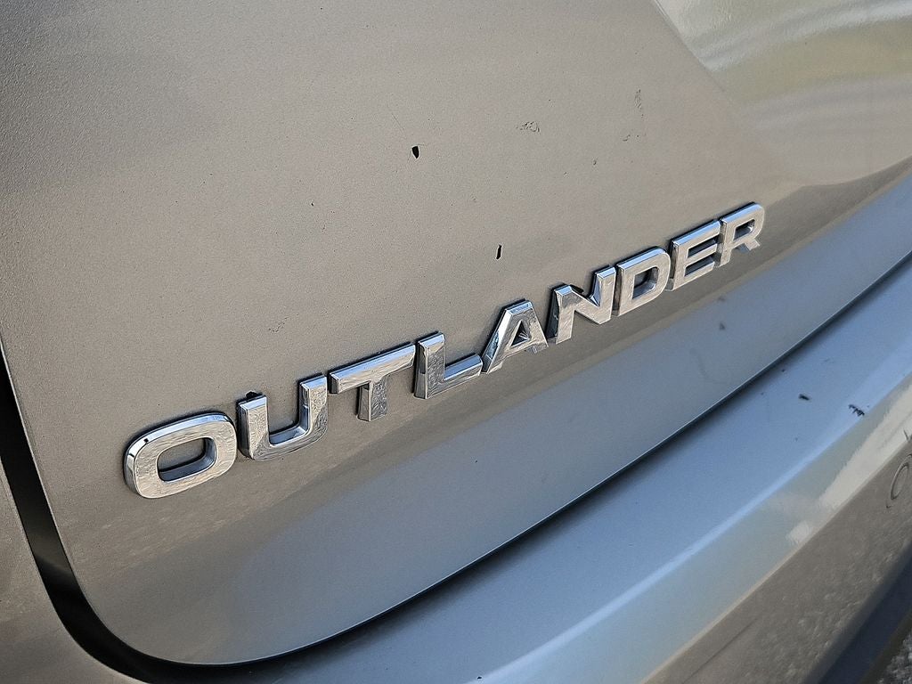 2022 Mitsubishi Outlander ES