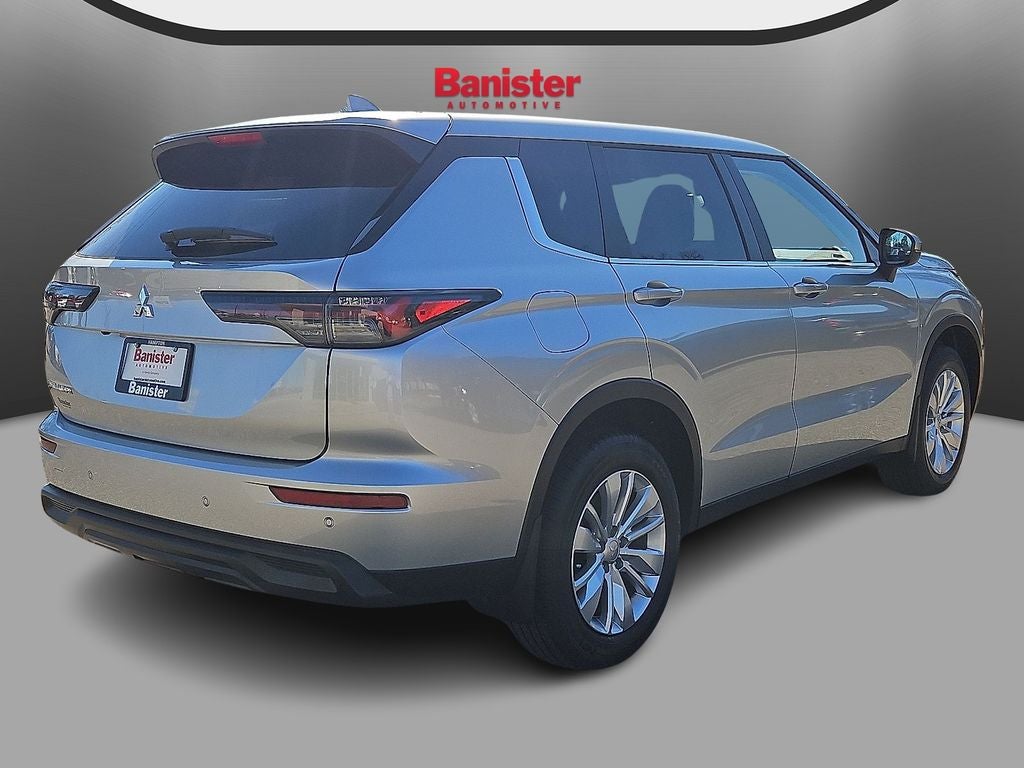 2026 Mitsubishi Outlander ES