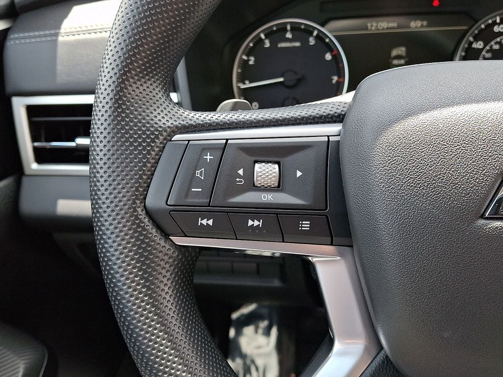 2026 Mitsubishi Outlander ES