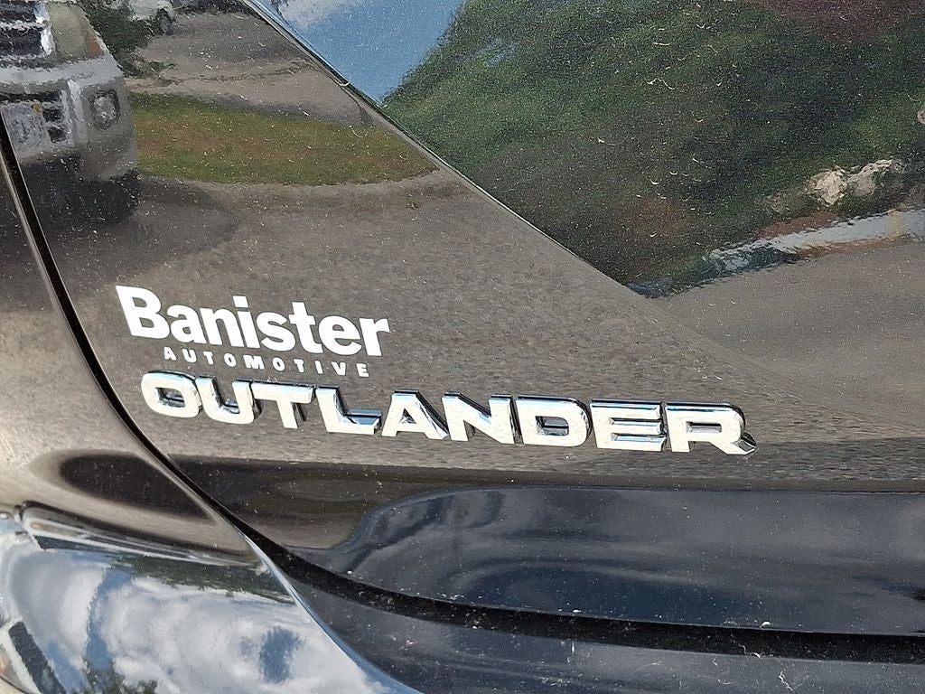 2026 Mitsubishi Outlander ES