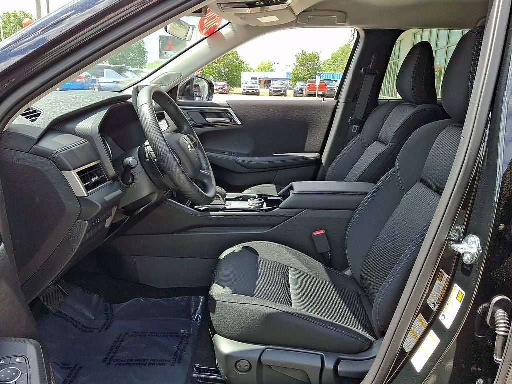 2026 Mitsubishi Outlander ES
