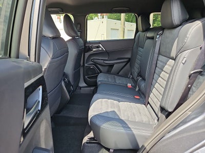 2026 Mitsubishi Outlander SE