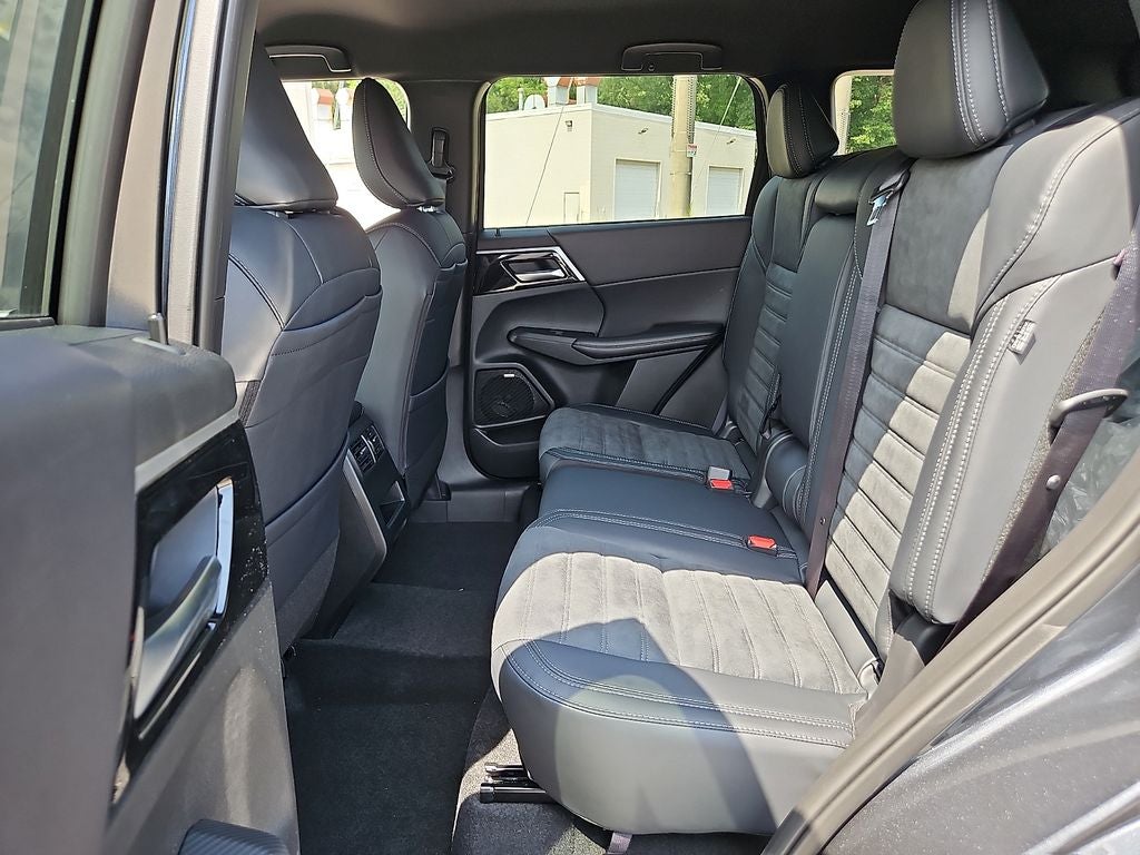 2026 Mitsubishi Outlander SE