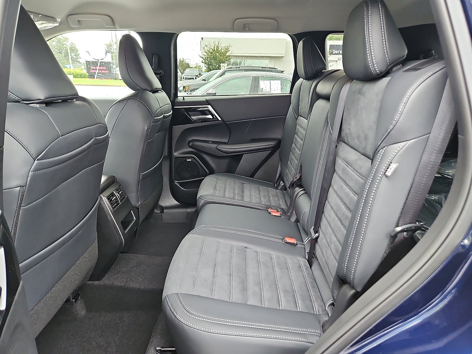 2026 Mitsubishi Outlander SE